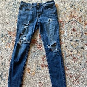 Distressed American Eagle Jeans Size 4